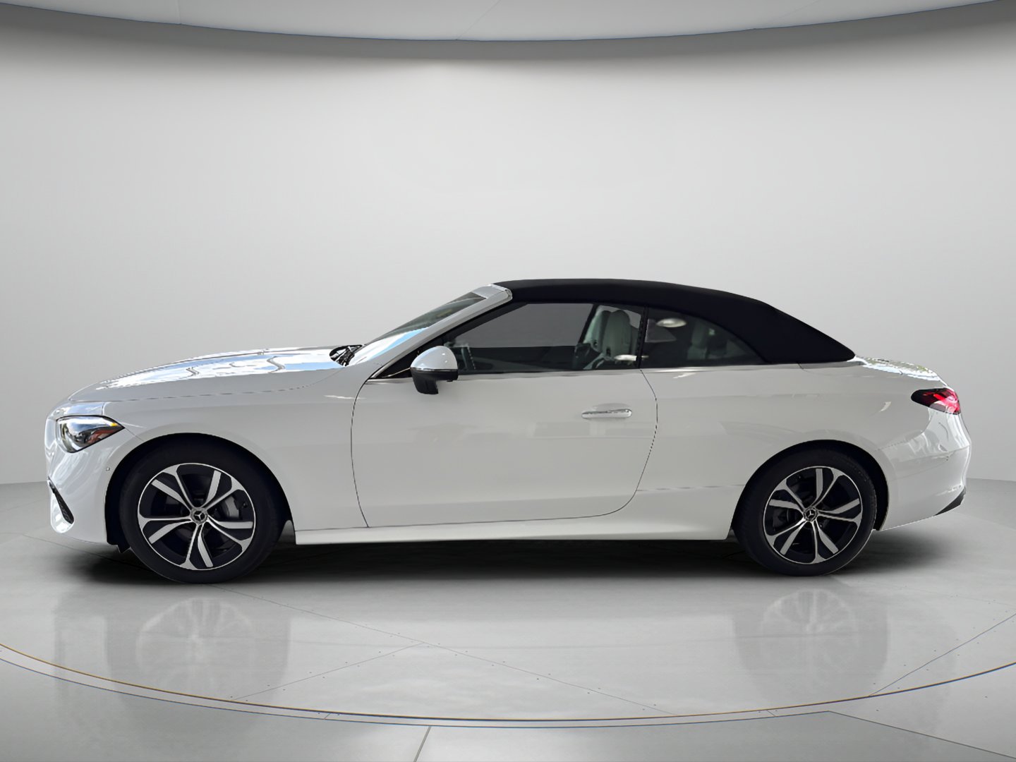 Certified Used 2026 Polar White Mercedes-Benz CLE 300 image 4