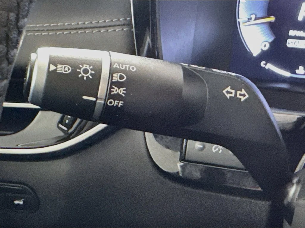 Certified Used 2024 Gray INFINITI LUXE image 15