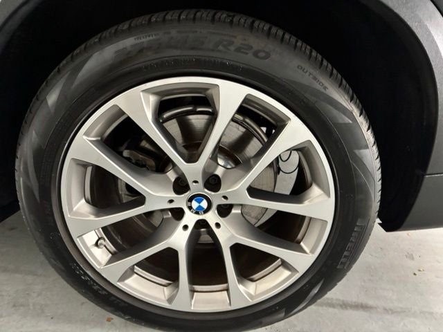 Used 2022 Black BMW sDrive40i image 8