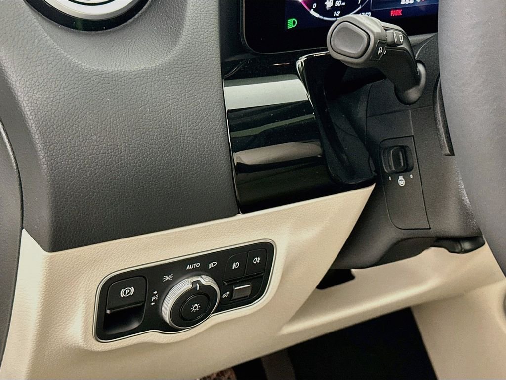 New 2026 Polar White Mercedes-Benz GLA 250 image 10
