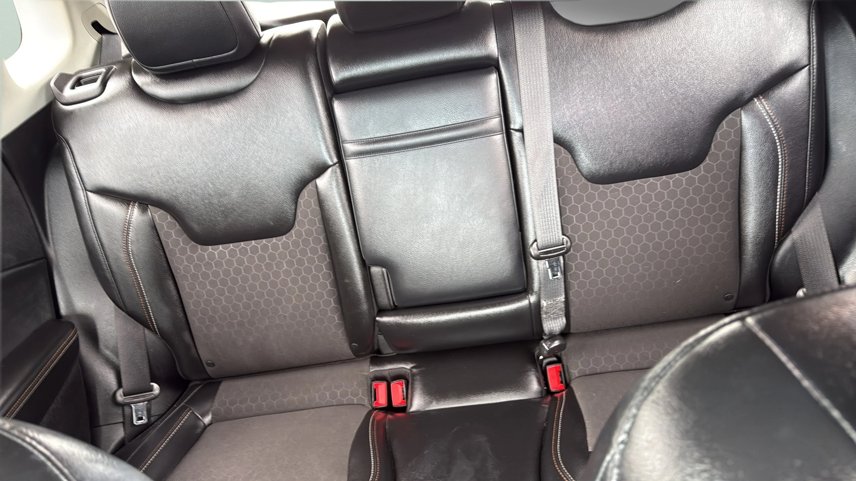 Used 2018 Gray Jeep LATITUDE image 12