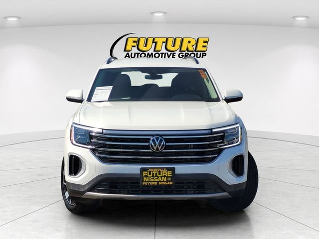 Used 2025 White Volkswagen 2.0T SE w/Technology image 2