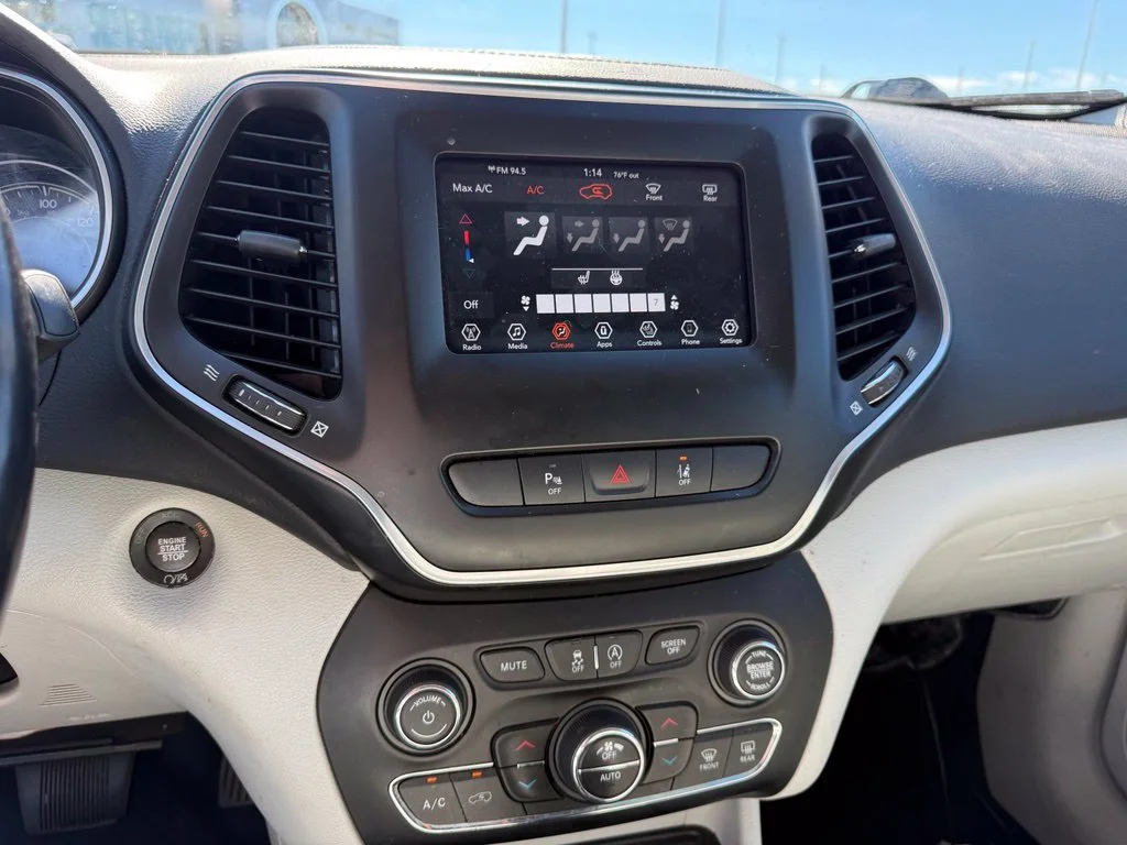 Used 2021 Red Jeep Latitude Plus image 7