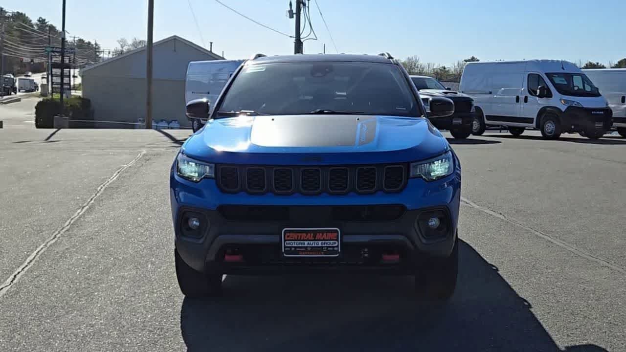 Used 2025 Hydro Blue Pearlcoat Jeep Trailhawk image 3