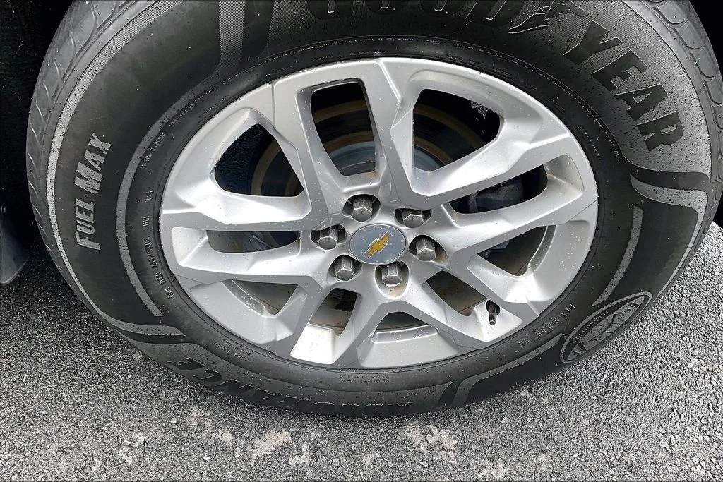 Used 2020 Black Chevrolet LS image 31