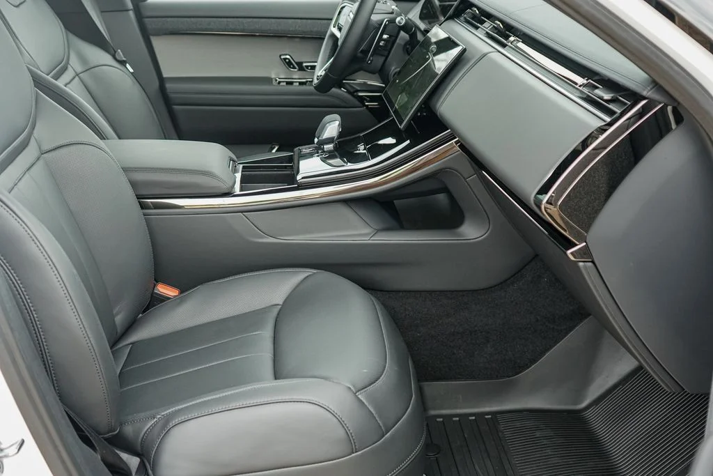New 2026 White Land Rover Dynamic SE image 31