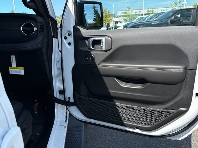 New 2026 Bright White Clear-Coat Exterior Paint Jeep Sahara image 26