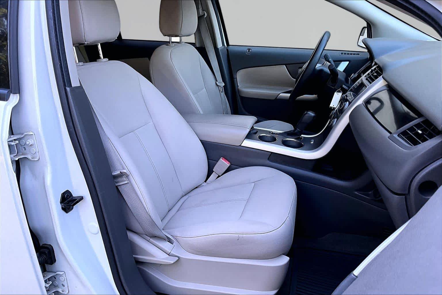 Used 2013 White Suede Ford SE image 9