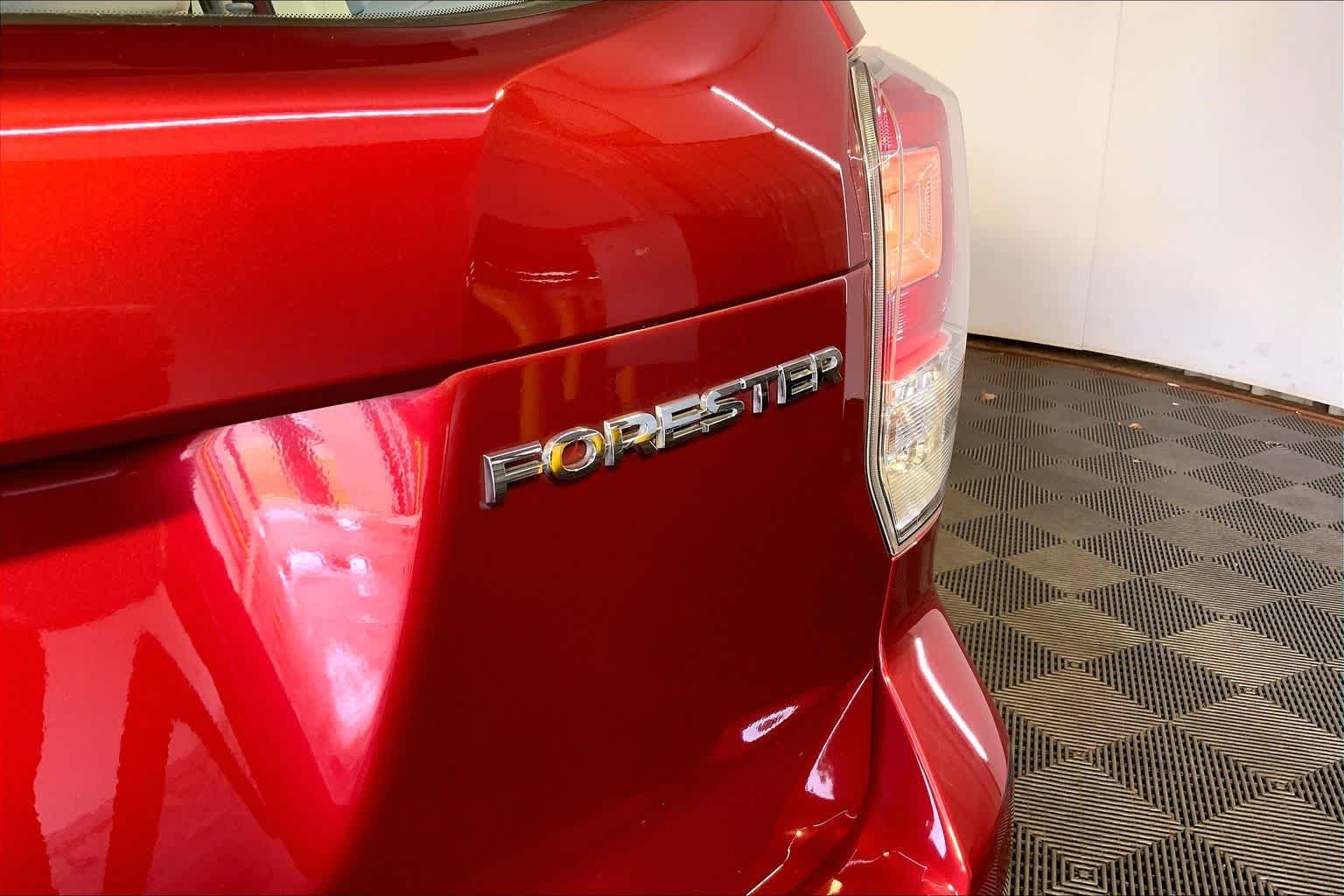 Used 2018 Venetian Red Pearl Subaru  image 10