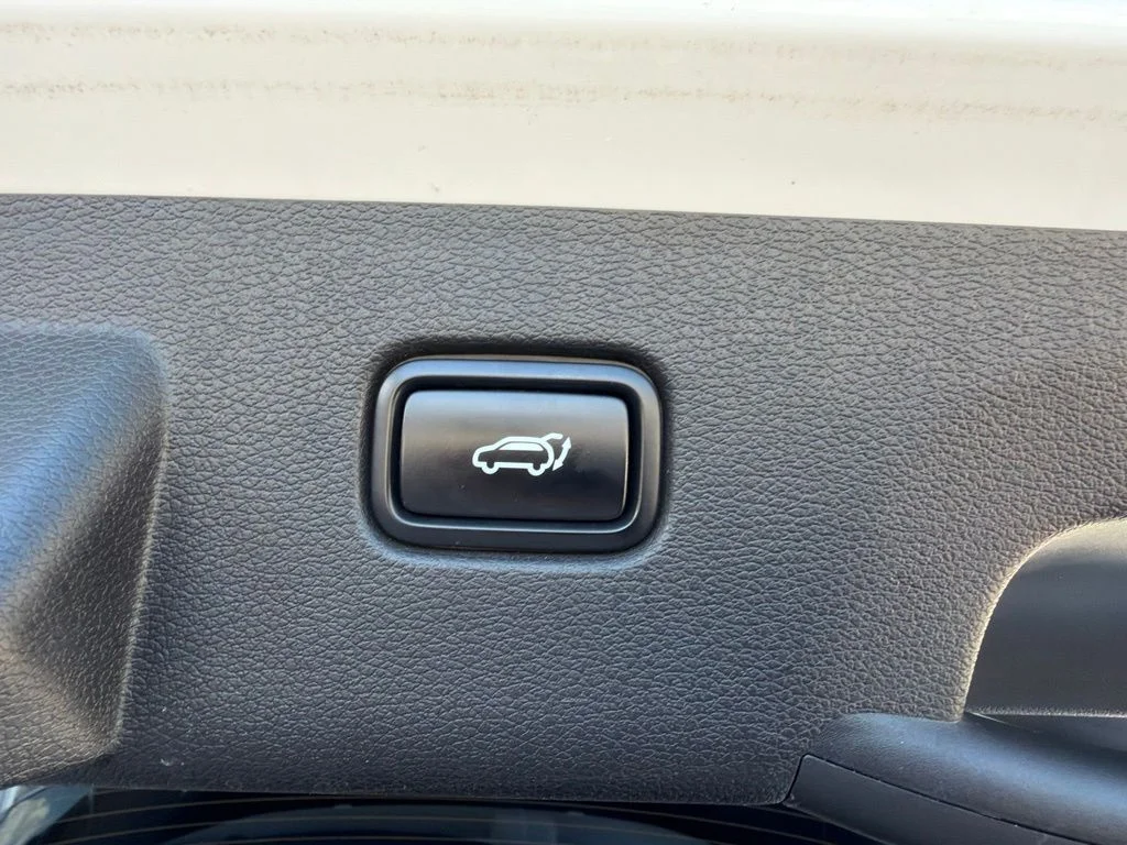 Used 2023 White Kia X-Line image 27