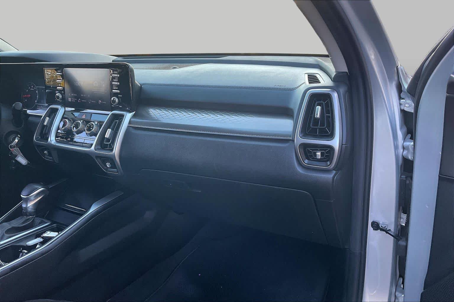Used 2022 Sparkling Silver Kia LX image 18