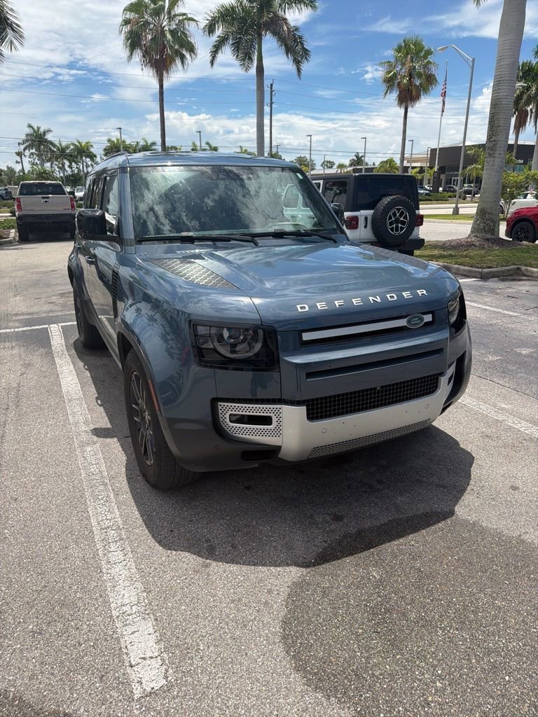 2023 Land Rover Defender S's photo