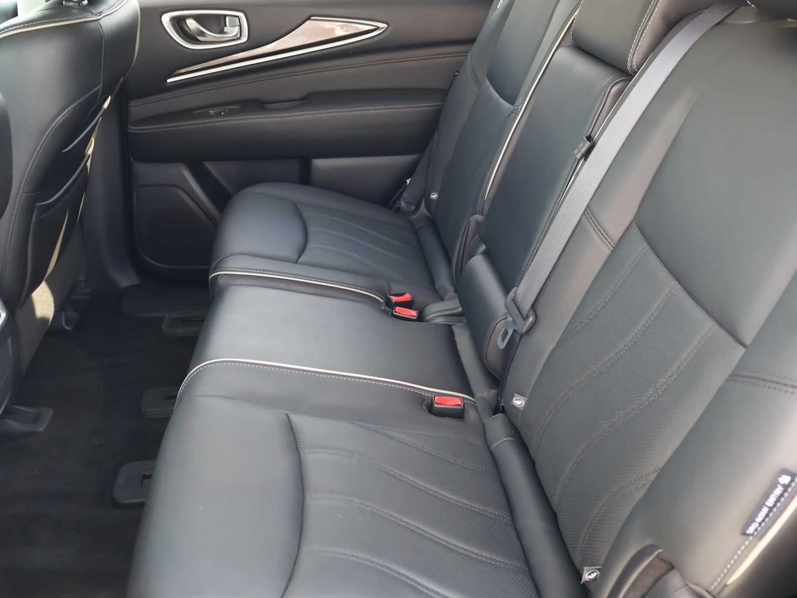 Certified Used 2019 Majestic White INFINITI LUXE image 23