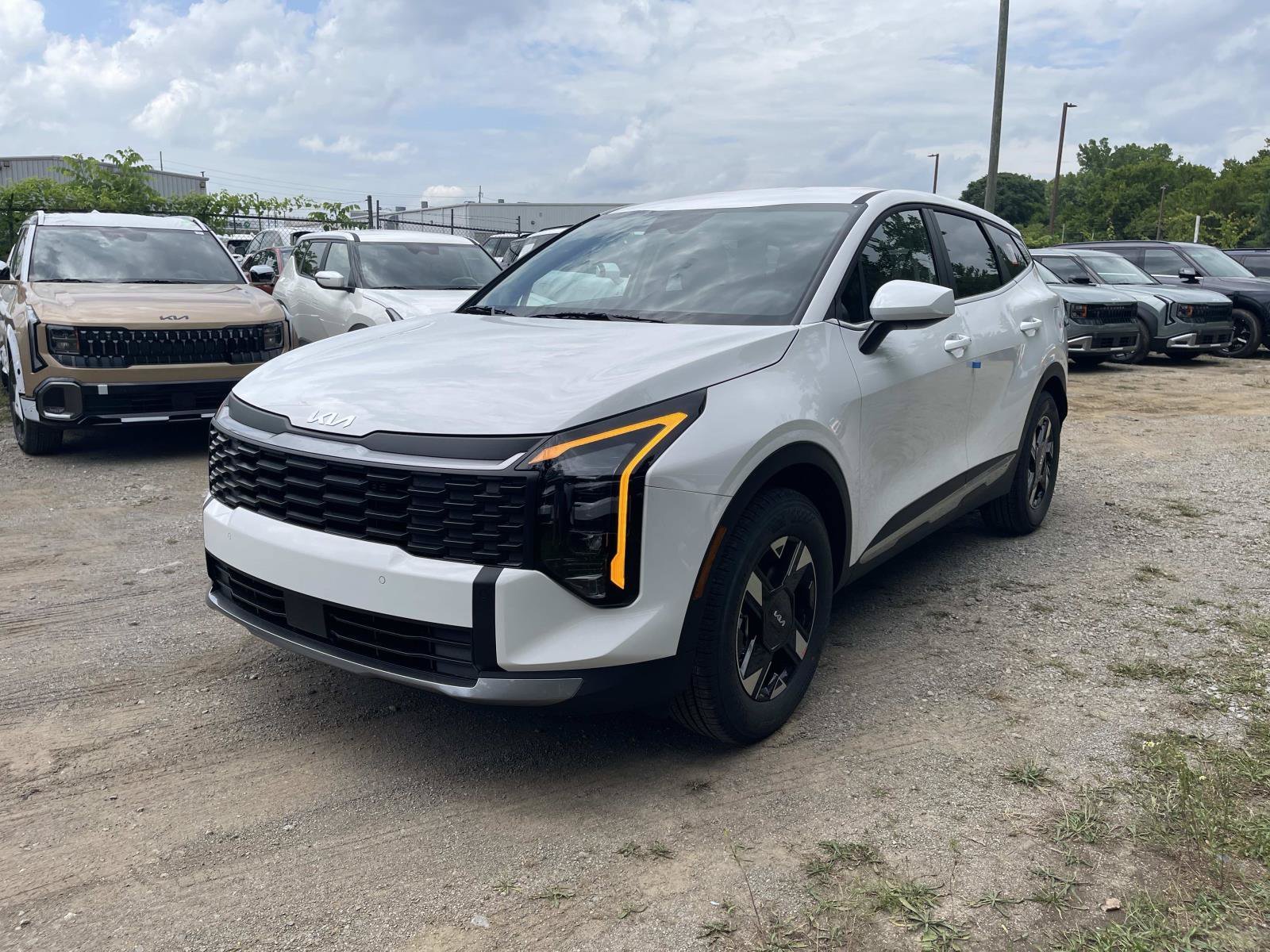 New 2026 Glacial White Pearl Kia LX image 7