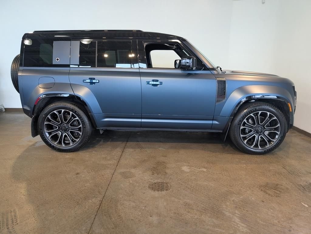 New 2026 Sargasso Blue Land Rover OCTA image 6