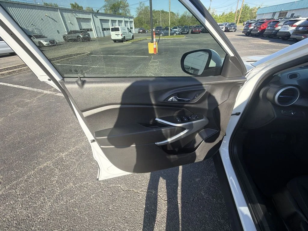 Used 2025 White Chevrolet LS image 13