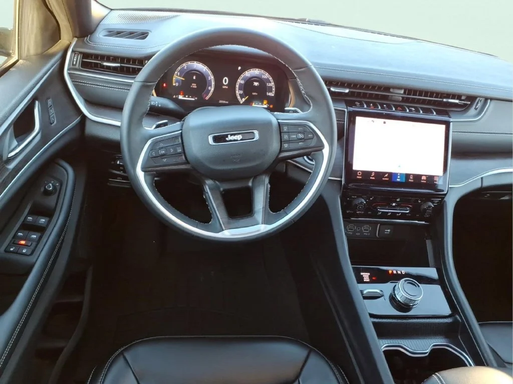 Used 2025 Gray Jeep Limited image 18