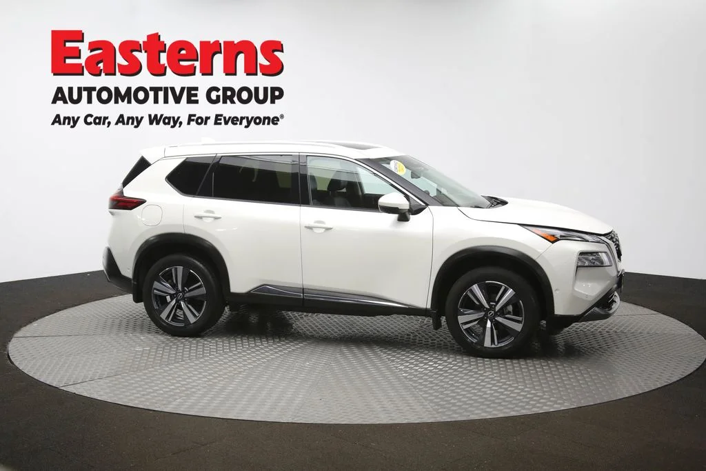 Used 2023 White Nissan SL image 50