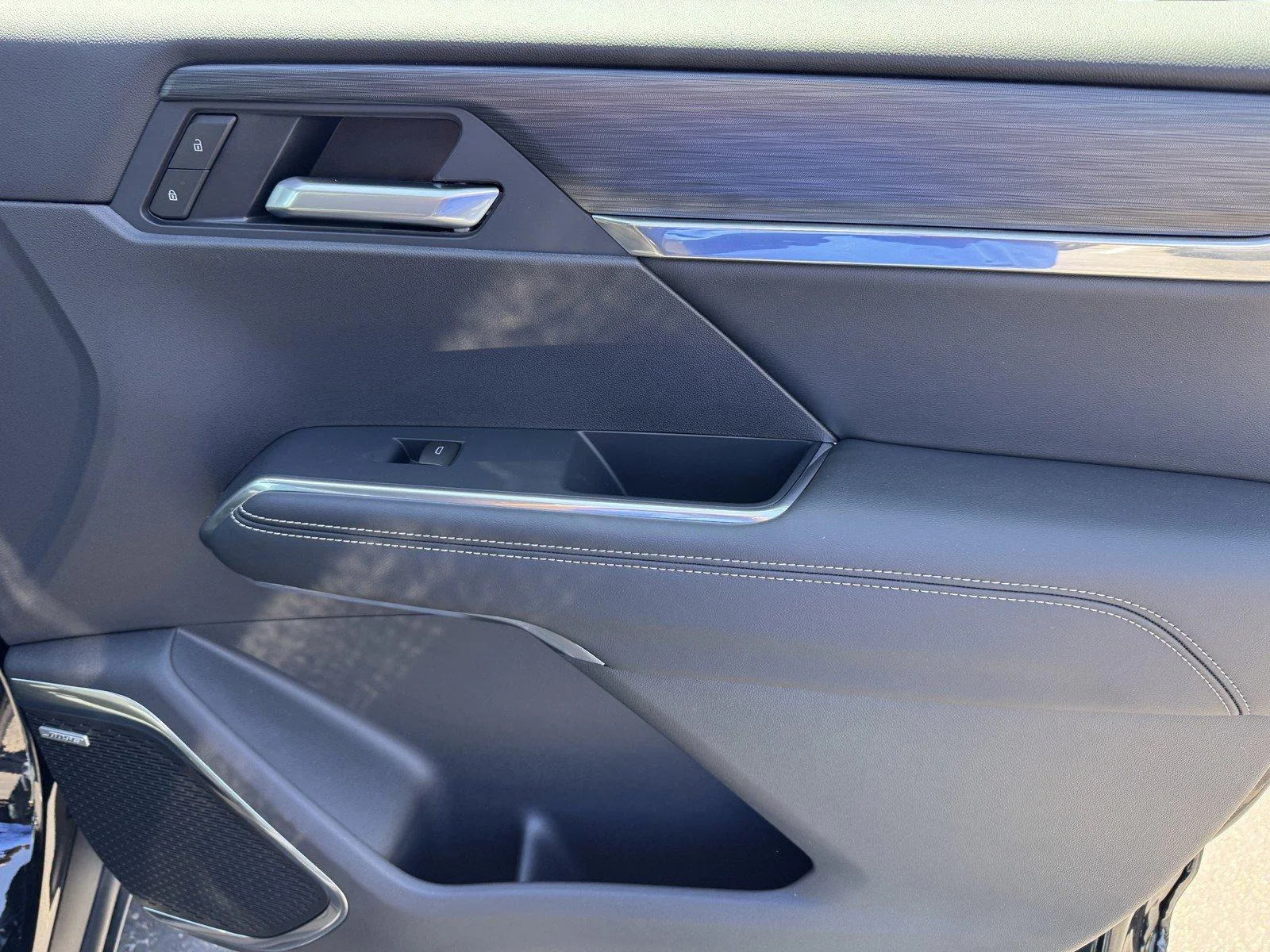 New 2027 Ebony Twilight Metallic GMC Elevation image 9