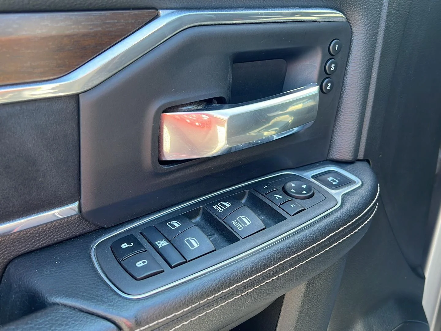 Used 2022 Billet Silver Metallic Clearcoat Ram Laramie image 6