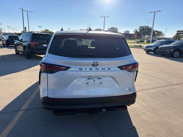 Used 2022 Beige Toyota XLE image 4