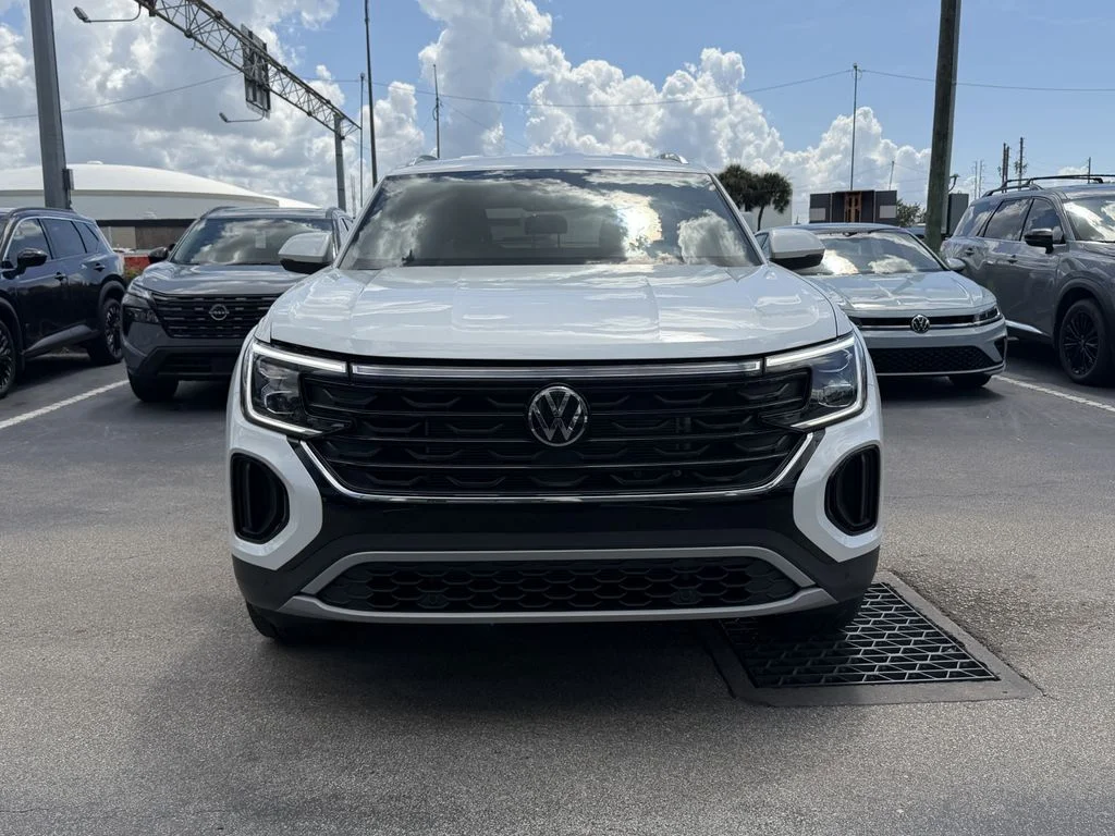 New 2026 White/off-white Volkswagen SE w/Technology image 8
