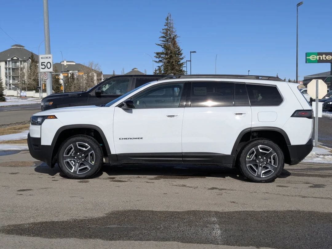 New 2026 White Jeep Limited - - 4x4 - 1.6L Turbo Hybrid - Power Liftgate - Wireless Charging & More! image 5
