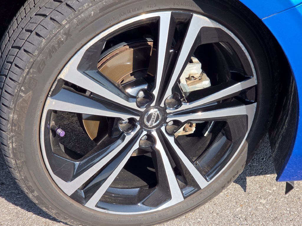 Used 2023 Electric Blue Metallic Nissan SR image 18