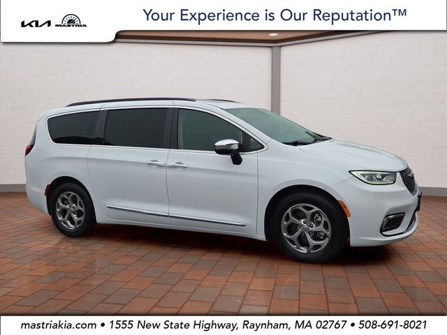 2023 Chrysler Pacifica Limited's photo
