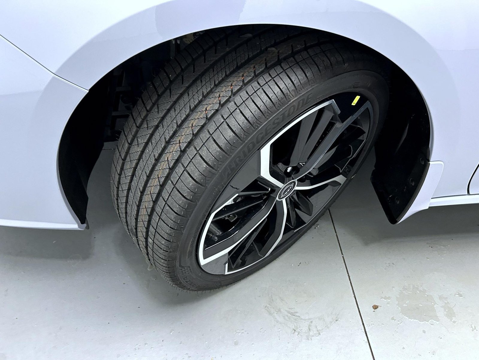 New 2026 Gray Sky Pearl / Super Black Two-tone Nissan 2.5 SR image 23