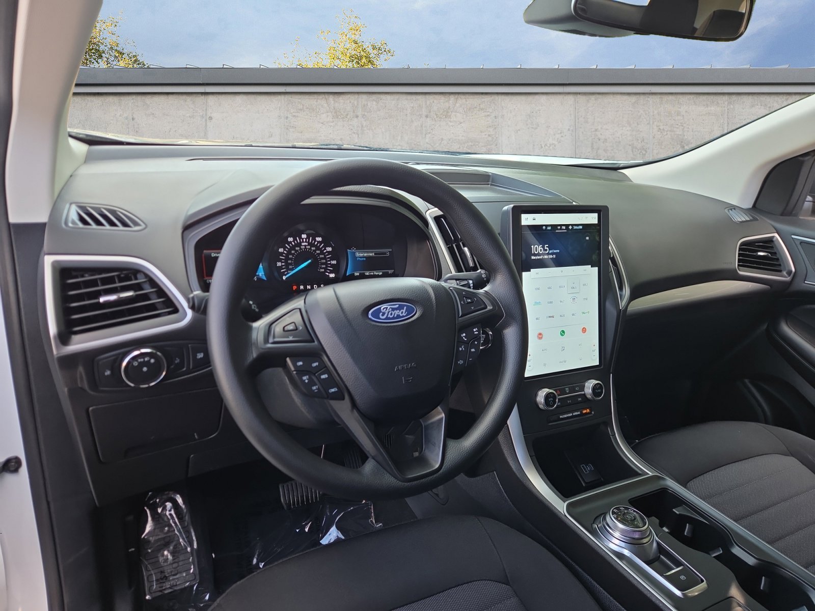 Used 2022 Oxford White Ford SE image 10