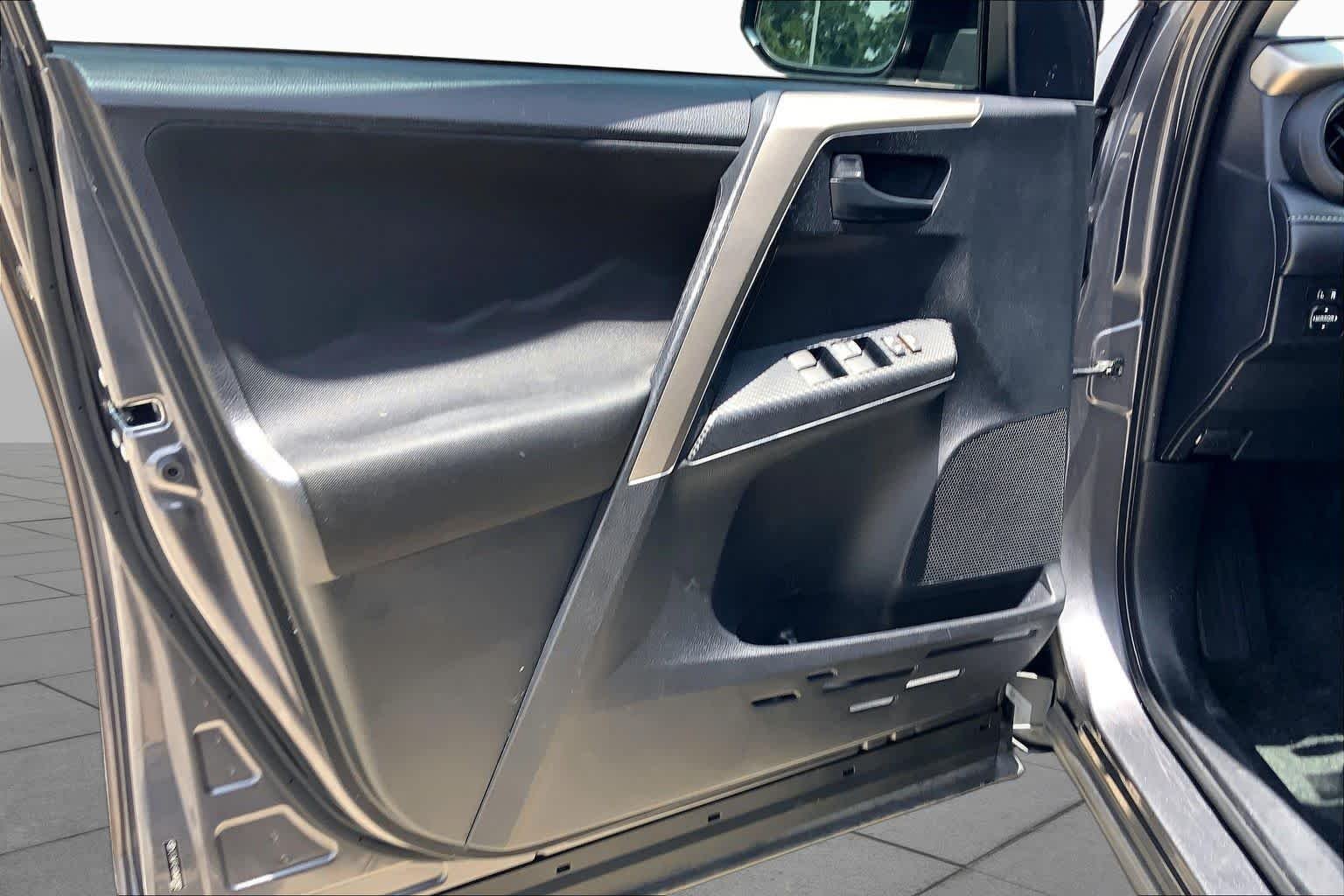 Used 2013 Magnetic Gray Metallic Toyota XLE image 20