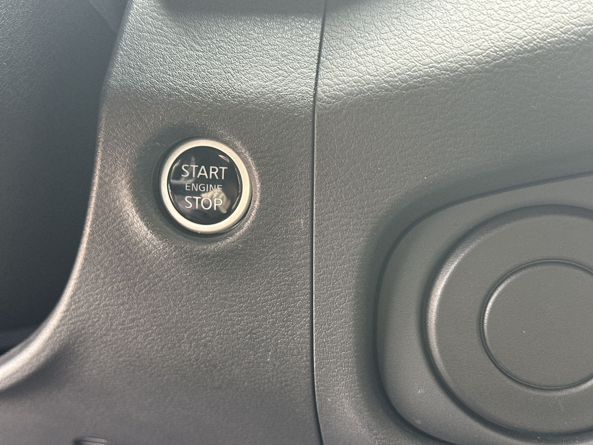 2024 Nissan Frontier SL - Photo 16