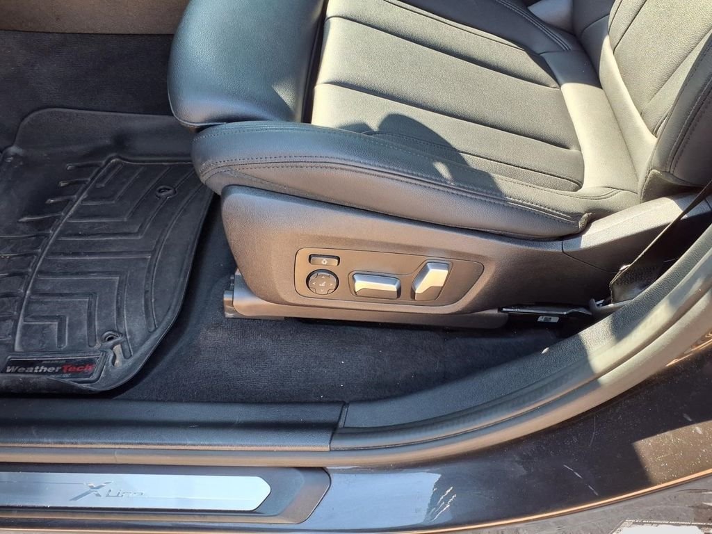 Used 2020 Dark Graphite BMW xDrive30i image 22
