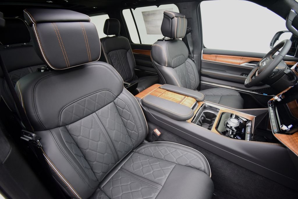 New 2026 Bright White Clearcoat Jeep Summit Reserve image 17