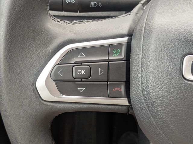 Used 2024 White Jeep Latitude image 27