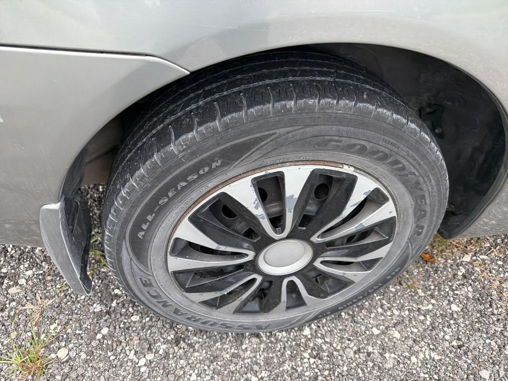 Used 2003 Silver Toyota  image 13