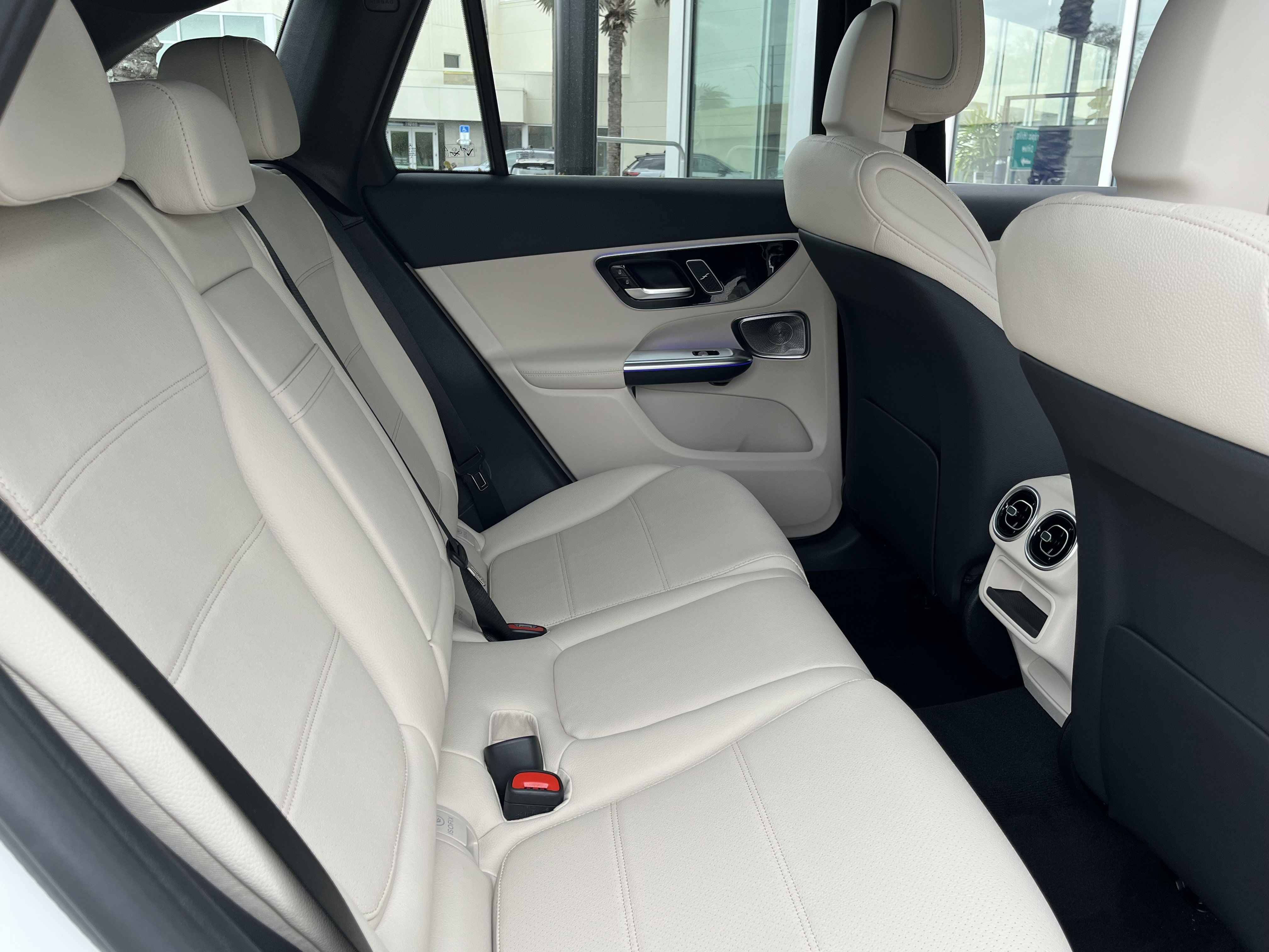 New 2026 Polar White Mercedes-Benz GLC 300 image 21
