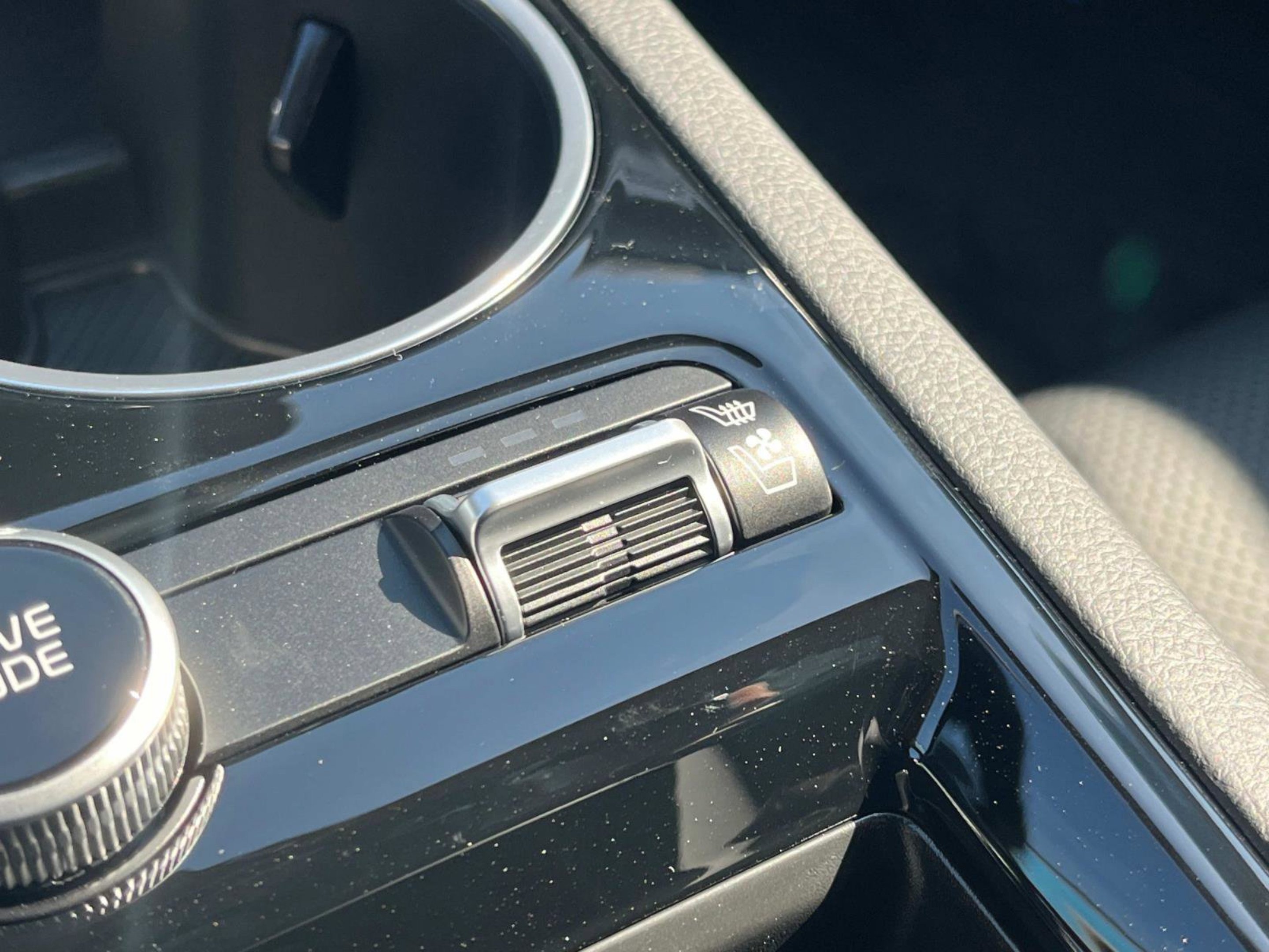 New 2026 Snow White Pearl Kia EX image 28