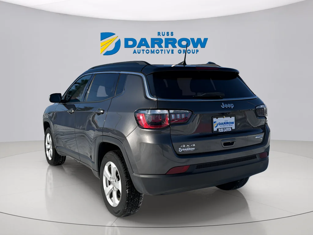 Used 2018 Gray Jeep Latitude image 3