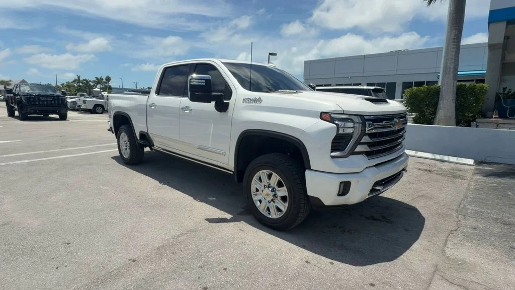 Used 2024 Beige Chevrolet High Country image 2