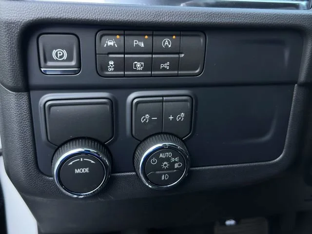 2026 Chevrolet Suburban RST - Photo 15