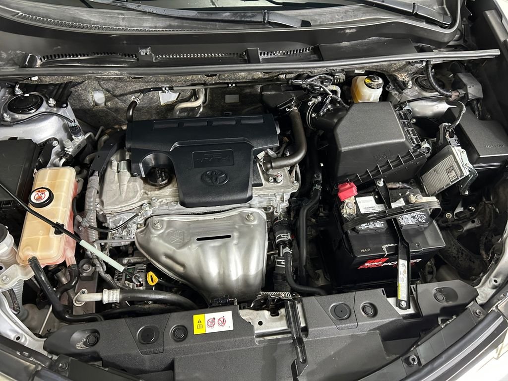 Used 2018 Silver Toyota XLE image 21