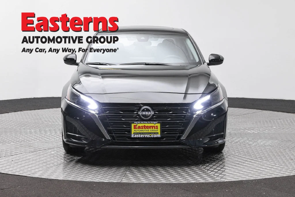Used 2025 Black Nissan 2.5 SV image 2