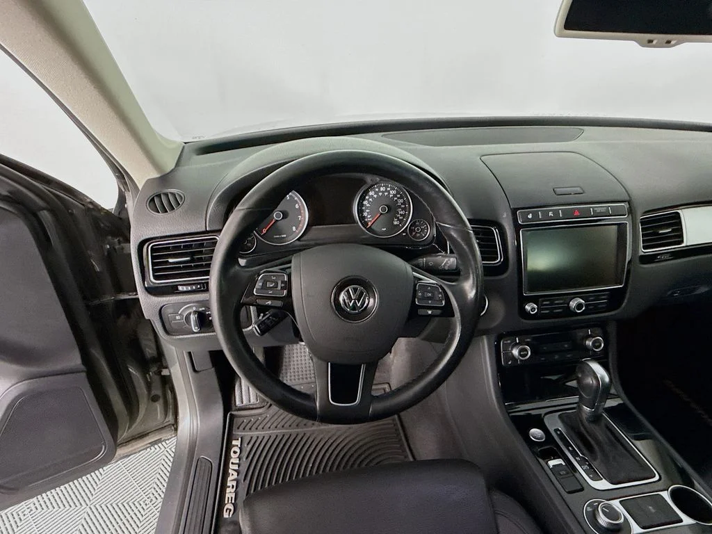 Used 2016 Gray Metallic Volkswagen VR6 FSI image 12