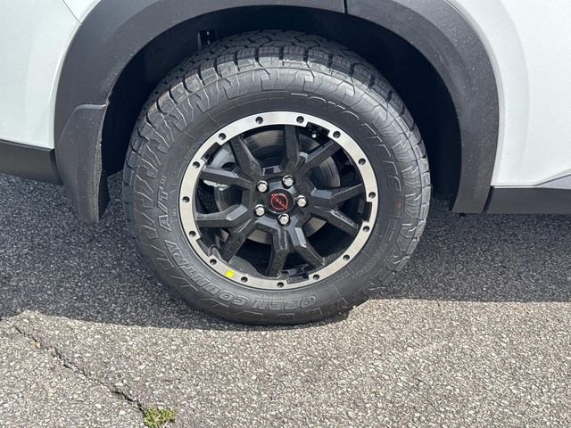 New 2026 Everest White Pearl TriCoat Nissan Rock Creek® image 11