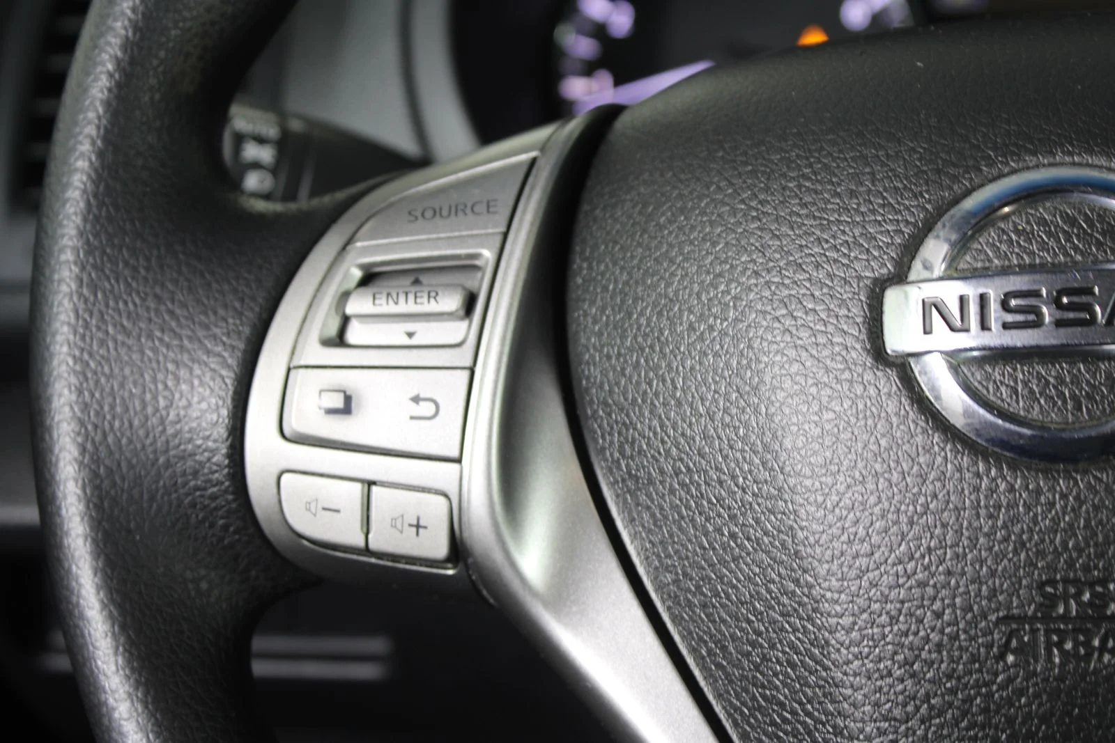 Used 2014 Red Nissan 2.5 S image 28
