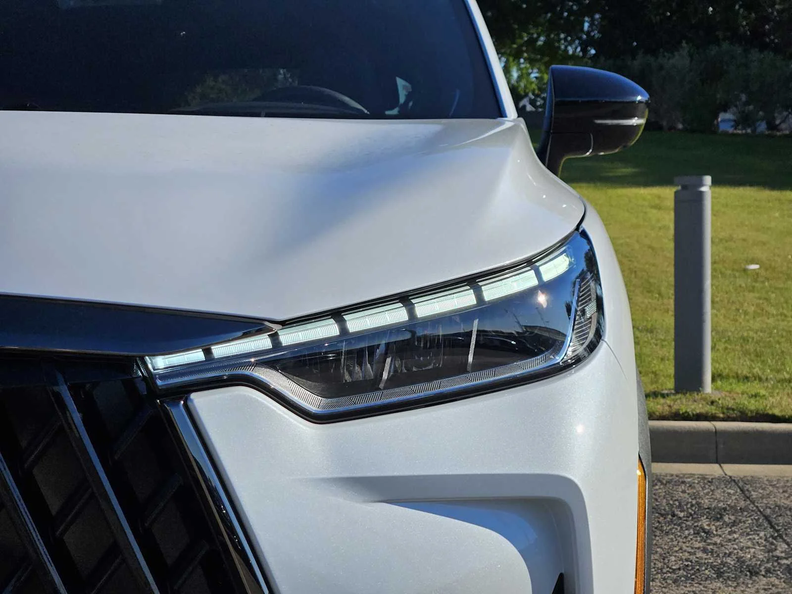 New 2026 RADIANT WHITE INFINITI Sport AWD image 6