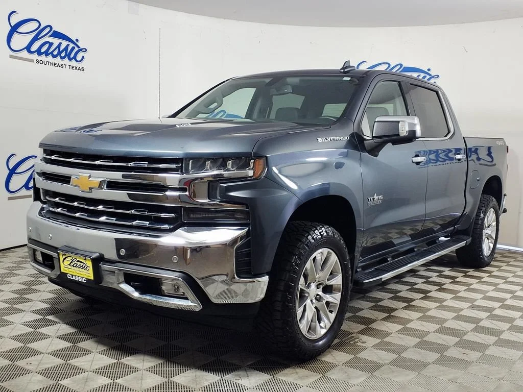 Used 2019 SHADOW GRAY METALLIC Chevrolet LTZ image 6