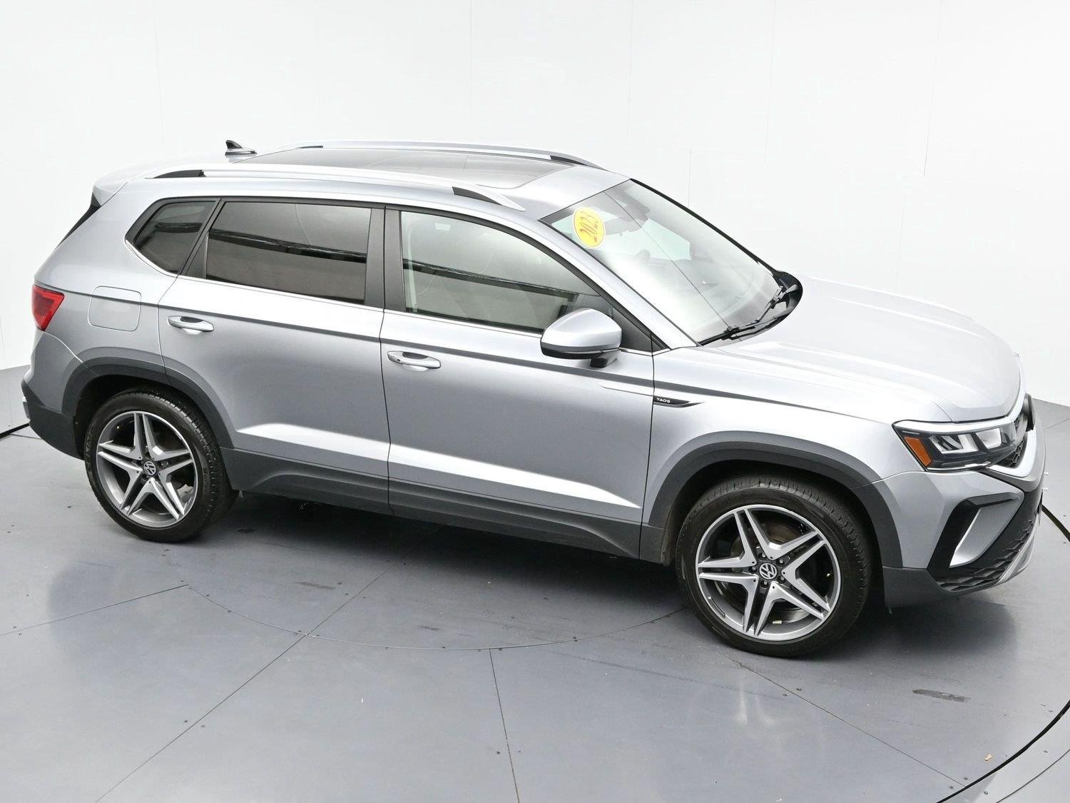 Used 2023 Pyrite Silver Metallic Volkswagen SE image 41